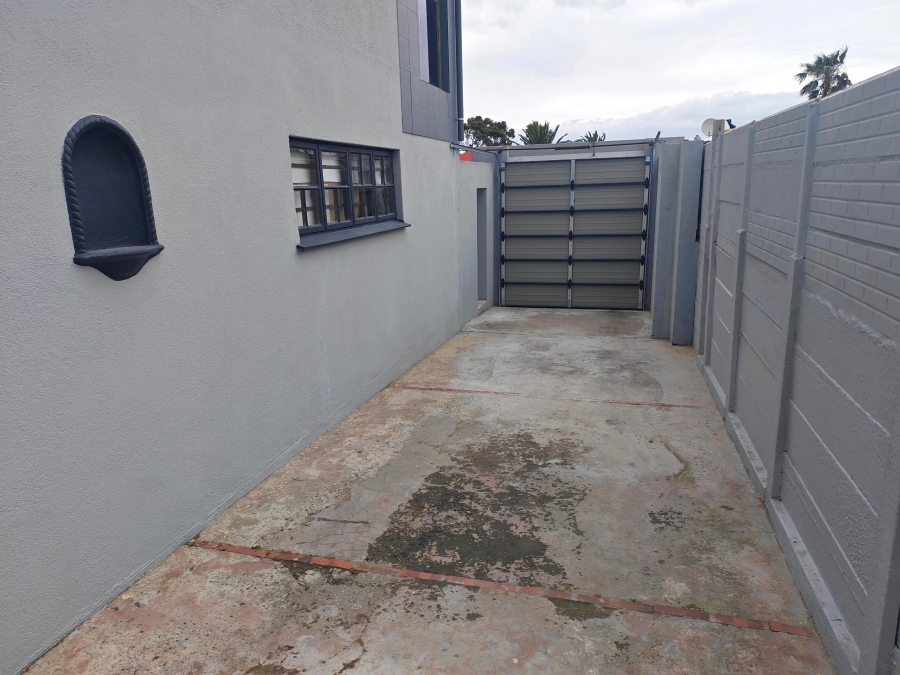 4 Bedroom Property for Sale in Gustrouw Western Cape